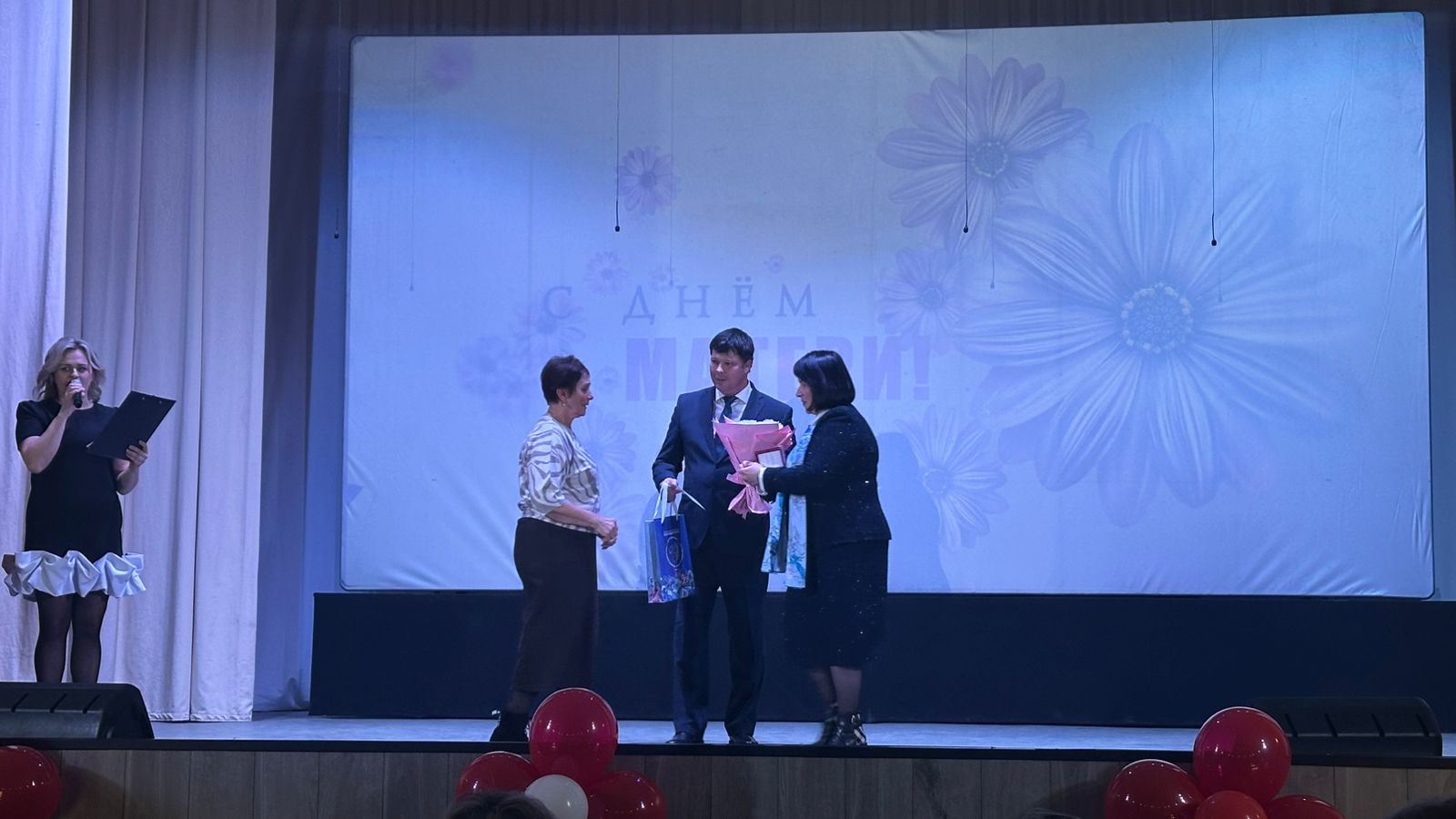 В Лебедяни прошел праздничный концерт, посвященный Дню матери