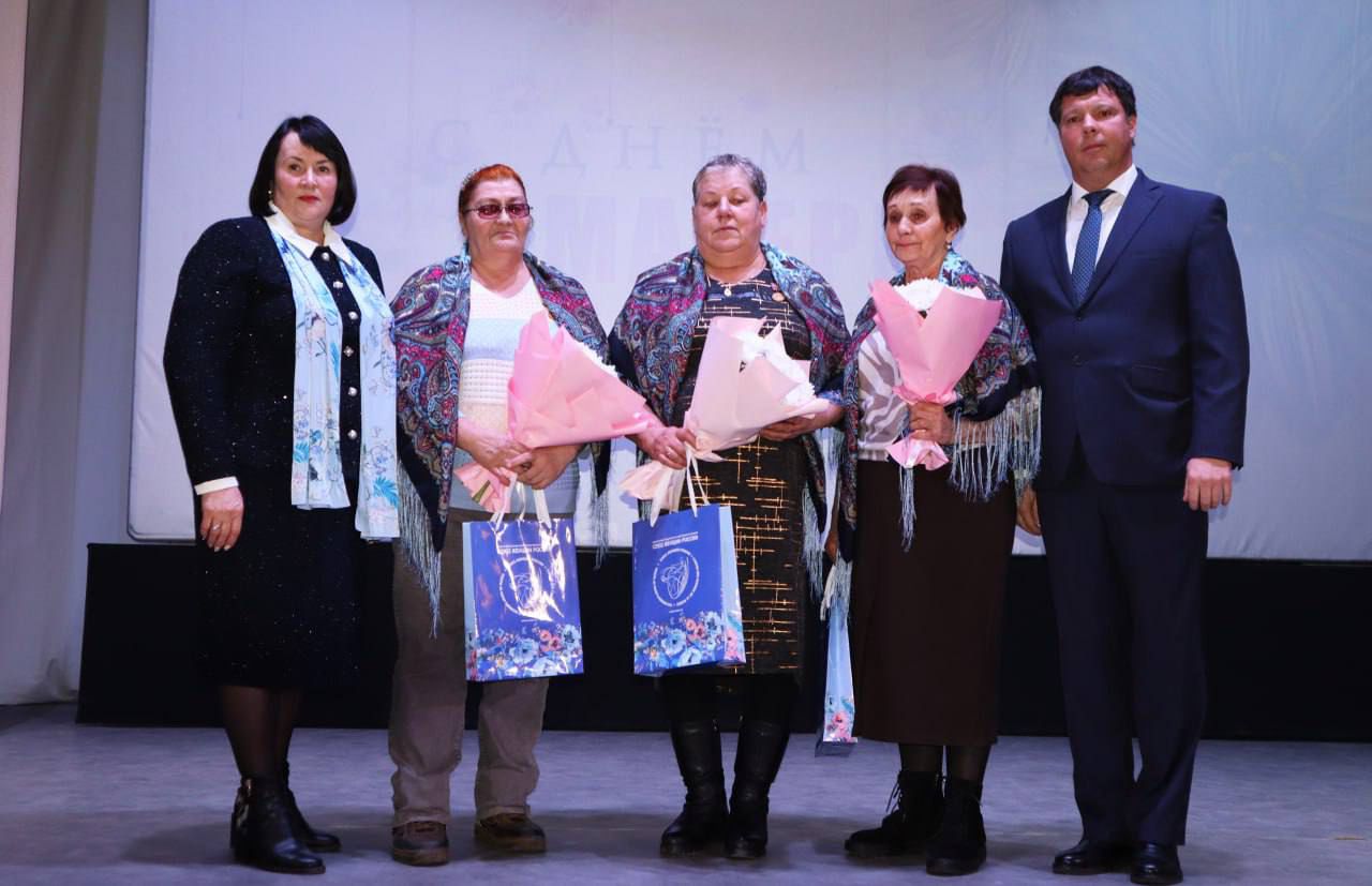 В Лебедяни прошел праздничный концерт, посвященный Дню матери