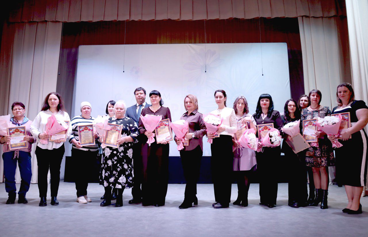В Лебедяни прошел праздничный концерт, посвященный Дню матери