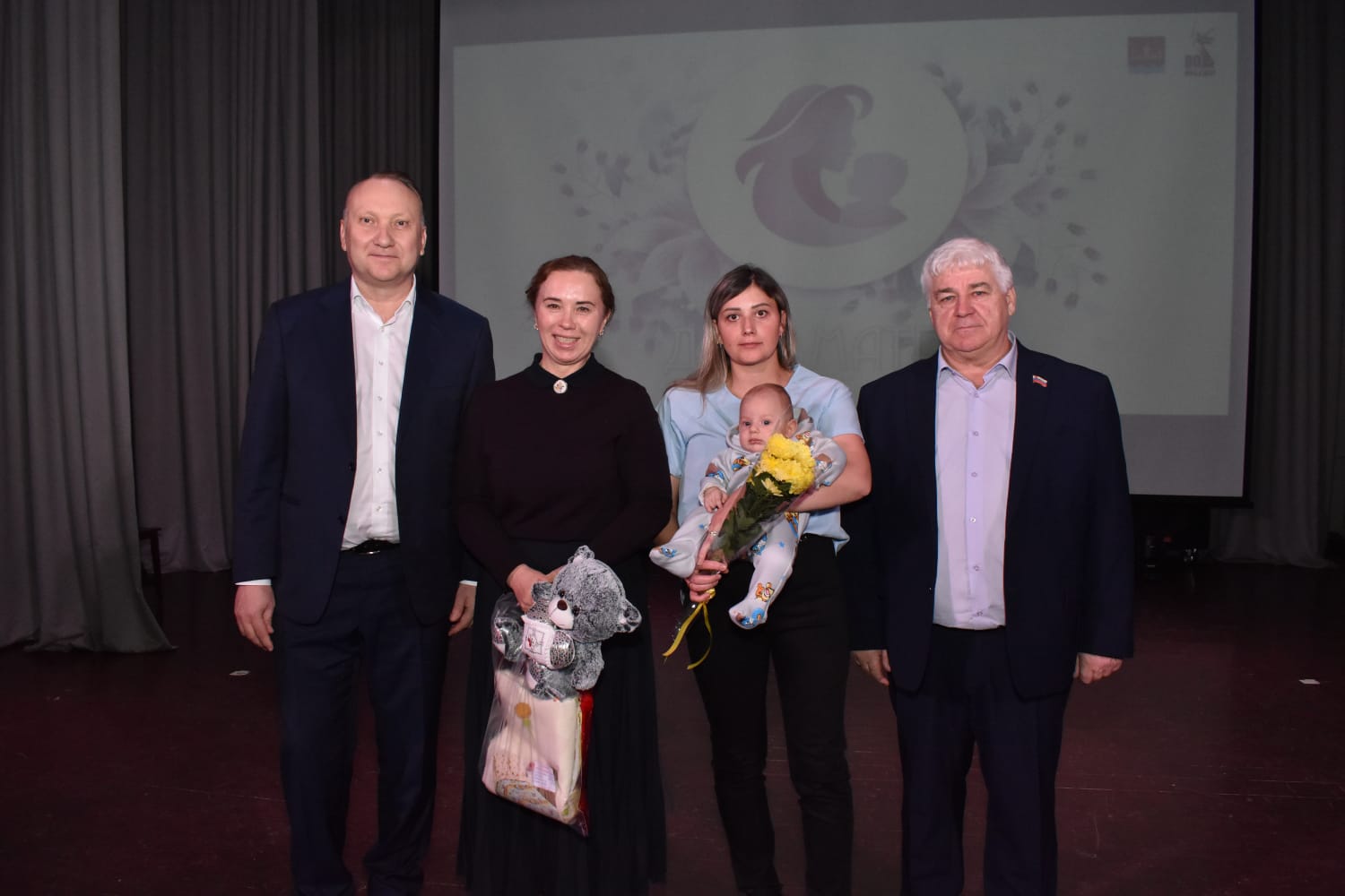 В Доме культуры села Доброе состоялось праздничное мероприятие, посвященное Дню матери