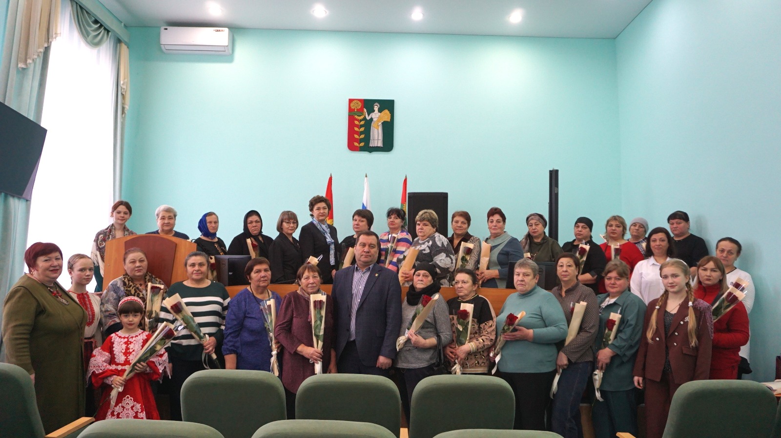 «Материнский подвиг бессмертен»: в Добринском округе почтили память героев и поддержали их матерей