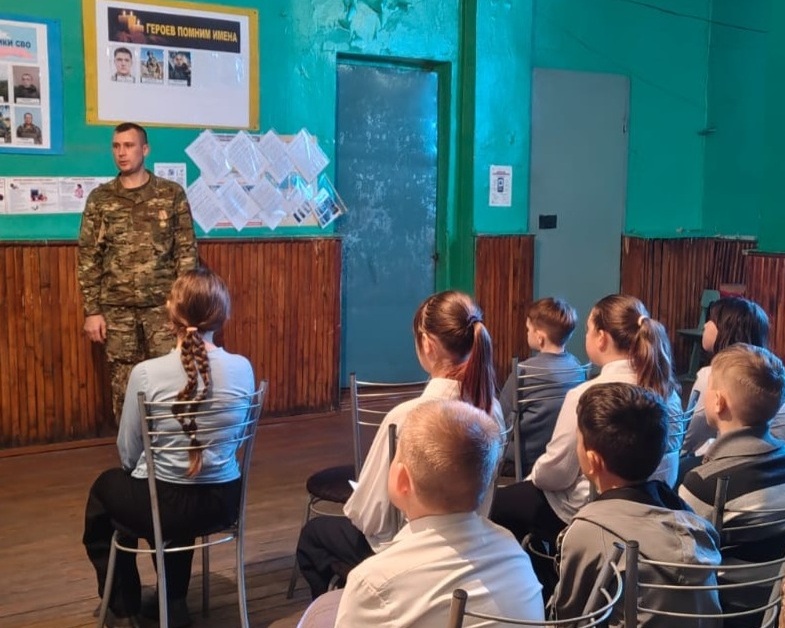 Члены Союза женщин России Липецкого регионального отделения Тербунского округа провели героико-патриотические часы