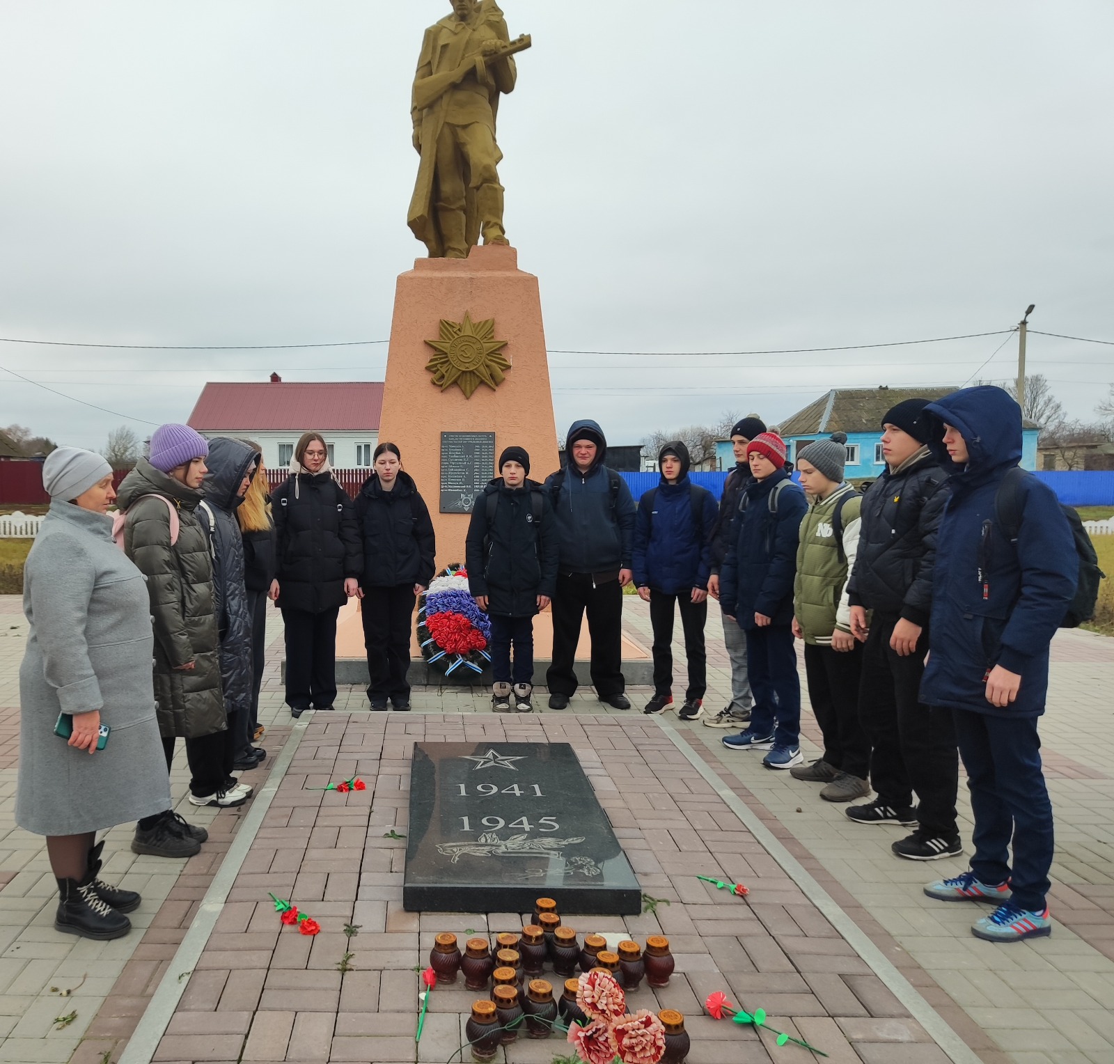 Члены Союза женщин России Липецкого регионального отделения Тербунского округа провели героико-патриотические часы