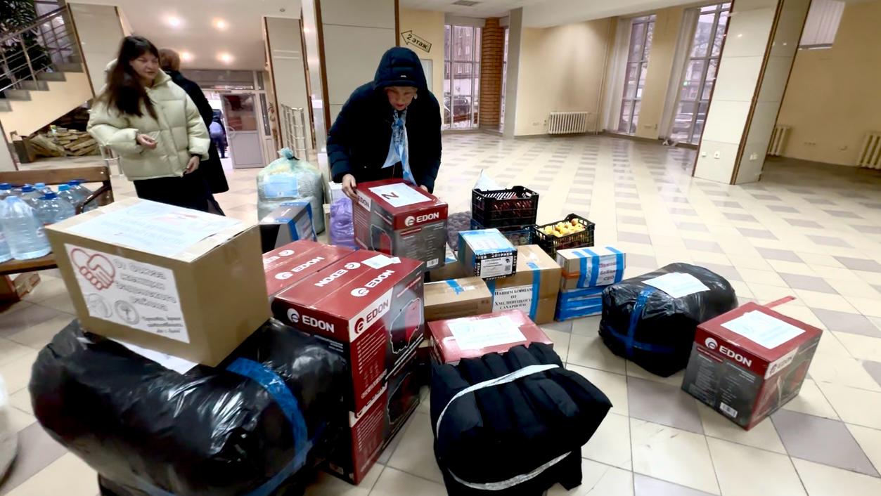 18 декабря представительницы Союза женщин России Липецкого регионального отделения отправили очередную партию гуманитарной помощи на СВО