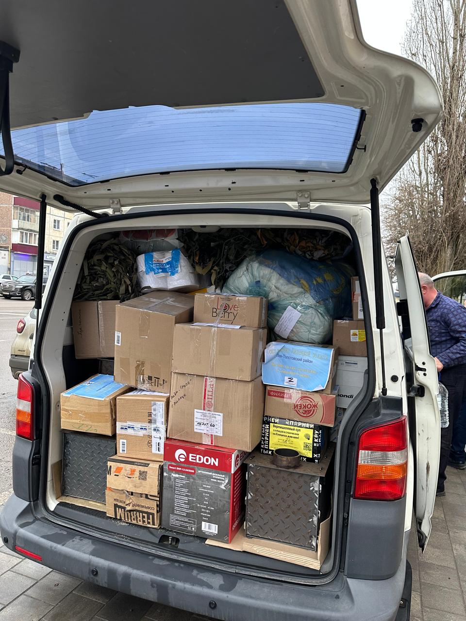 18 декабря представительницы Союза женщин России Липецкого регионального отделения отправили очередную партию гуманитарной помощи на СВО