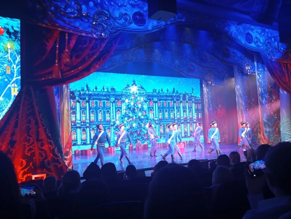 Десять школьников Добровского округа посетили сказку «Щелкунчик»