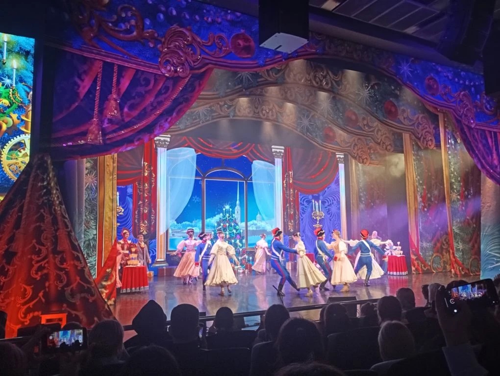 Десять школьников Добровского округа посетили сказку «Щелкунчик»
