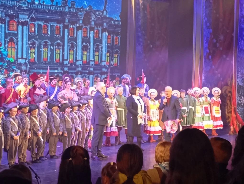 Десять школьников Добровского округа посетили сказку «Щелкунчик»