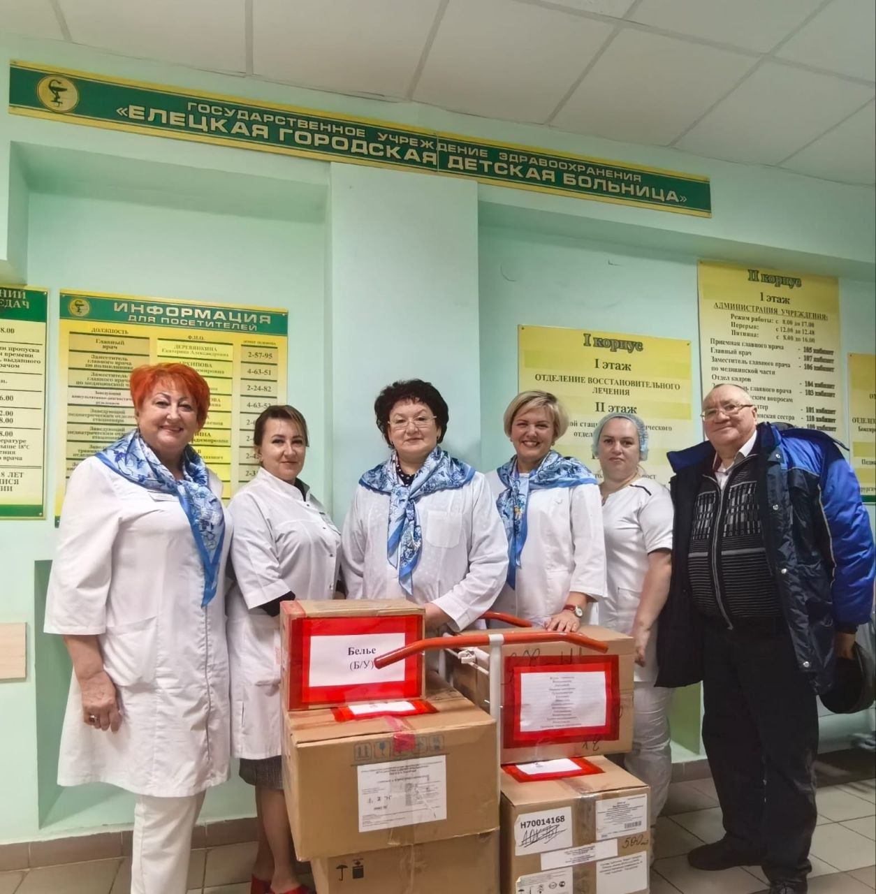 «Сердцем и делом на передовой поддержки: елецкие женщины и медики отправили партии гуманитарной помощи на СВО»