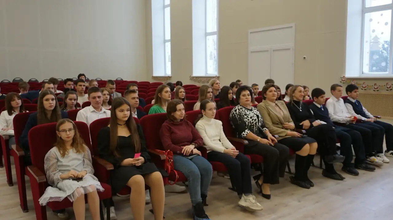 В канун Нового года в рамках национального проекта «Образование» состоялся праздник для одаренных детей Добринского округа