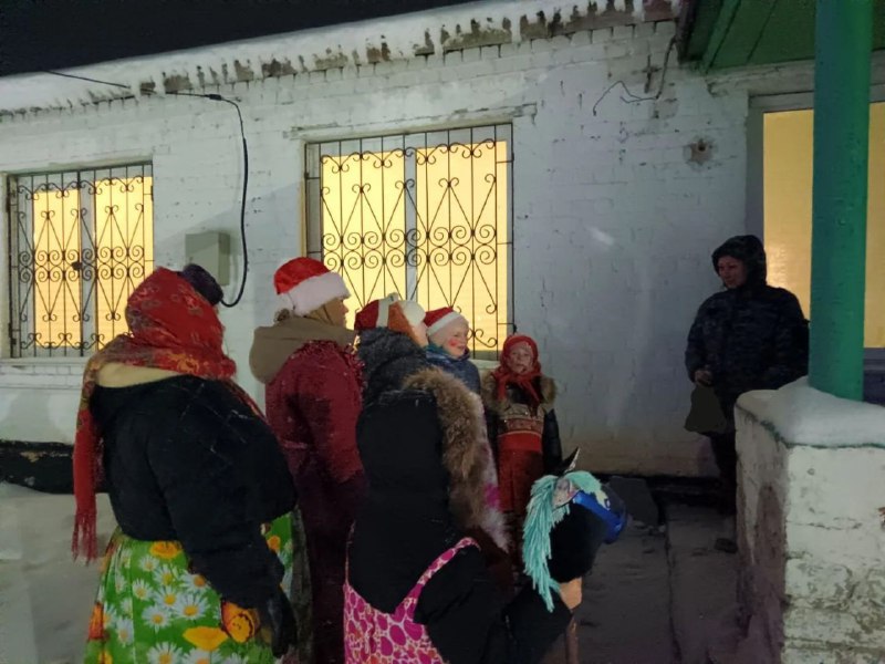 в селе Яблоново Краснинского округа прошло народное гуляние с колядованием
