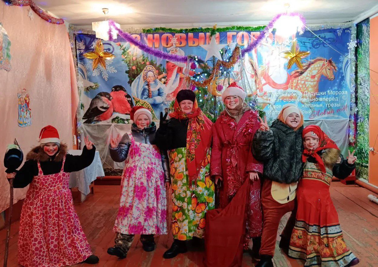 в селе Яблоново Краснинского округа прошло народное гуляние с колядованием