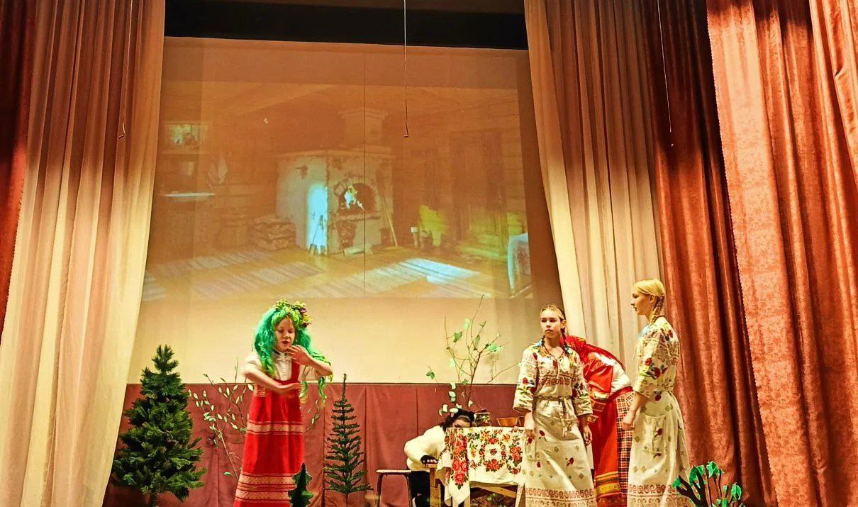 В Рождественский сочельник в посёлке Лески Краснинского округа показали волшебную сказку под названием «Анчутка»