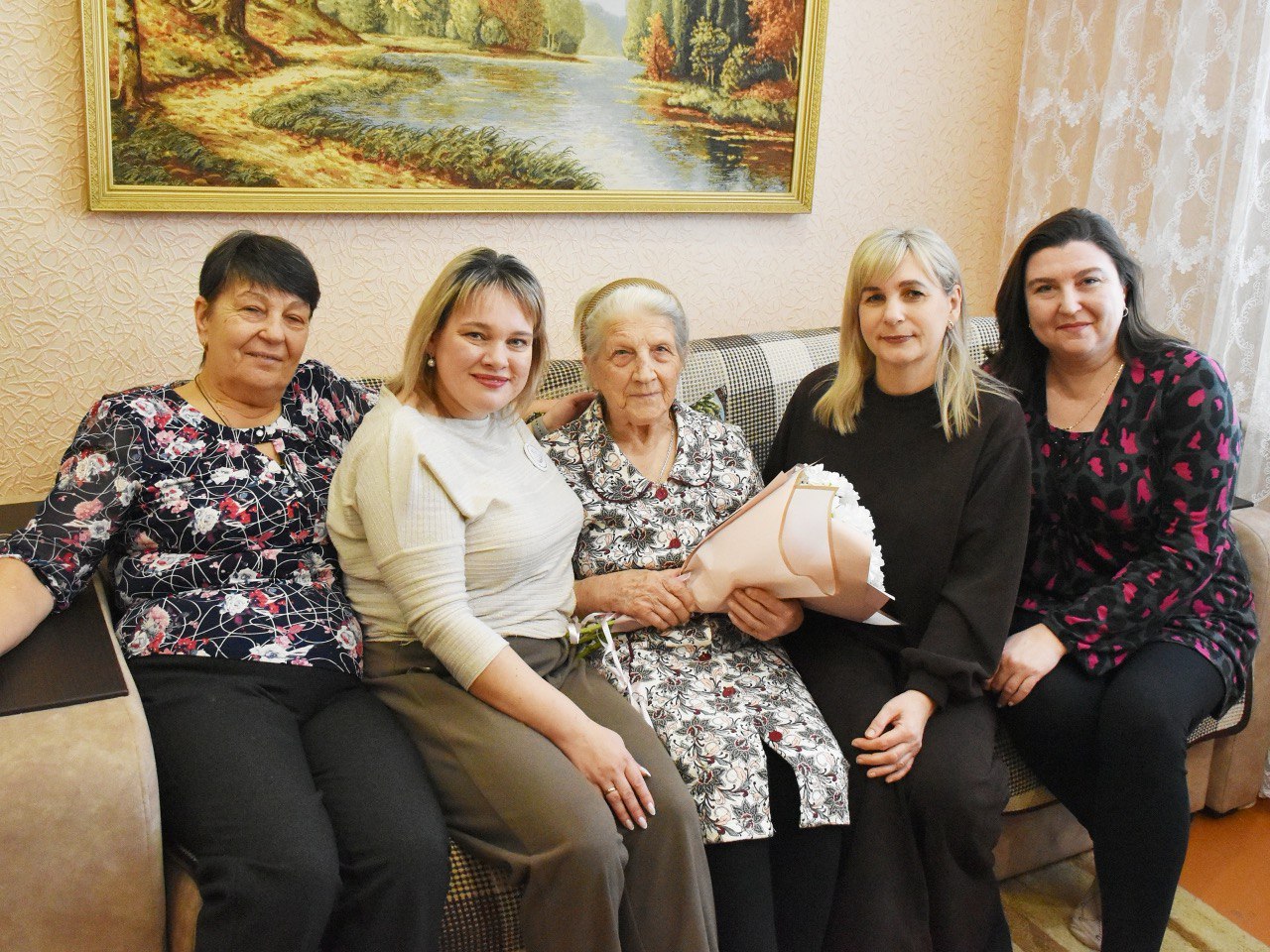 100 лет исполнилось ветерану Великой Отечественной войны Зое Ивановне Зиборовой.