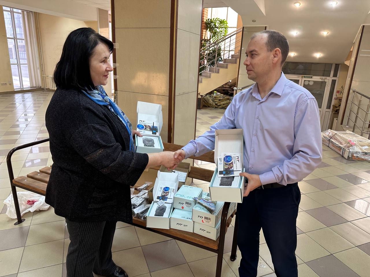 Сила в эфире: «Союз женщин России» передал партию раций для бойцов СВО