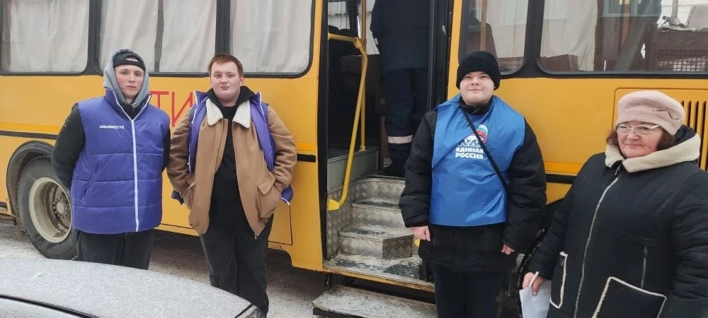 Активисты добровольческого отряда "Юность" Усманского медицинского колледжа помогли доставить гуманитарную помощь