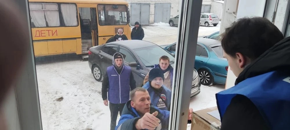 Активисты добровольческого отряда "Юность" Усманского медицинского колледжа помогли доставить гуманитарную помощь