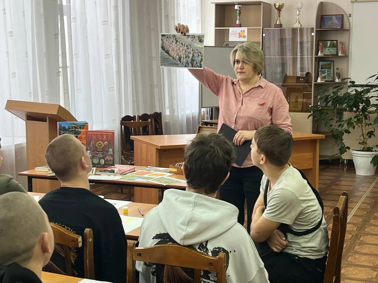 Информационно-познавательный час "Китай – страна загадок" прошел для учащихся Усманского промышленно-технологического колледжа