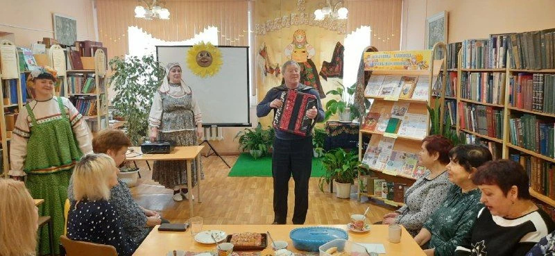 В Тербунском округе прошли фольклорные посиделки «Гуляй народ, Масленица идёт!