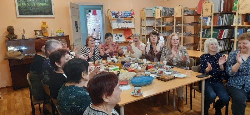 В Тербунском округе прошли фольклорные посиделки «Гуляй народ, Масленица идёт!