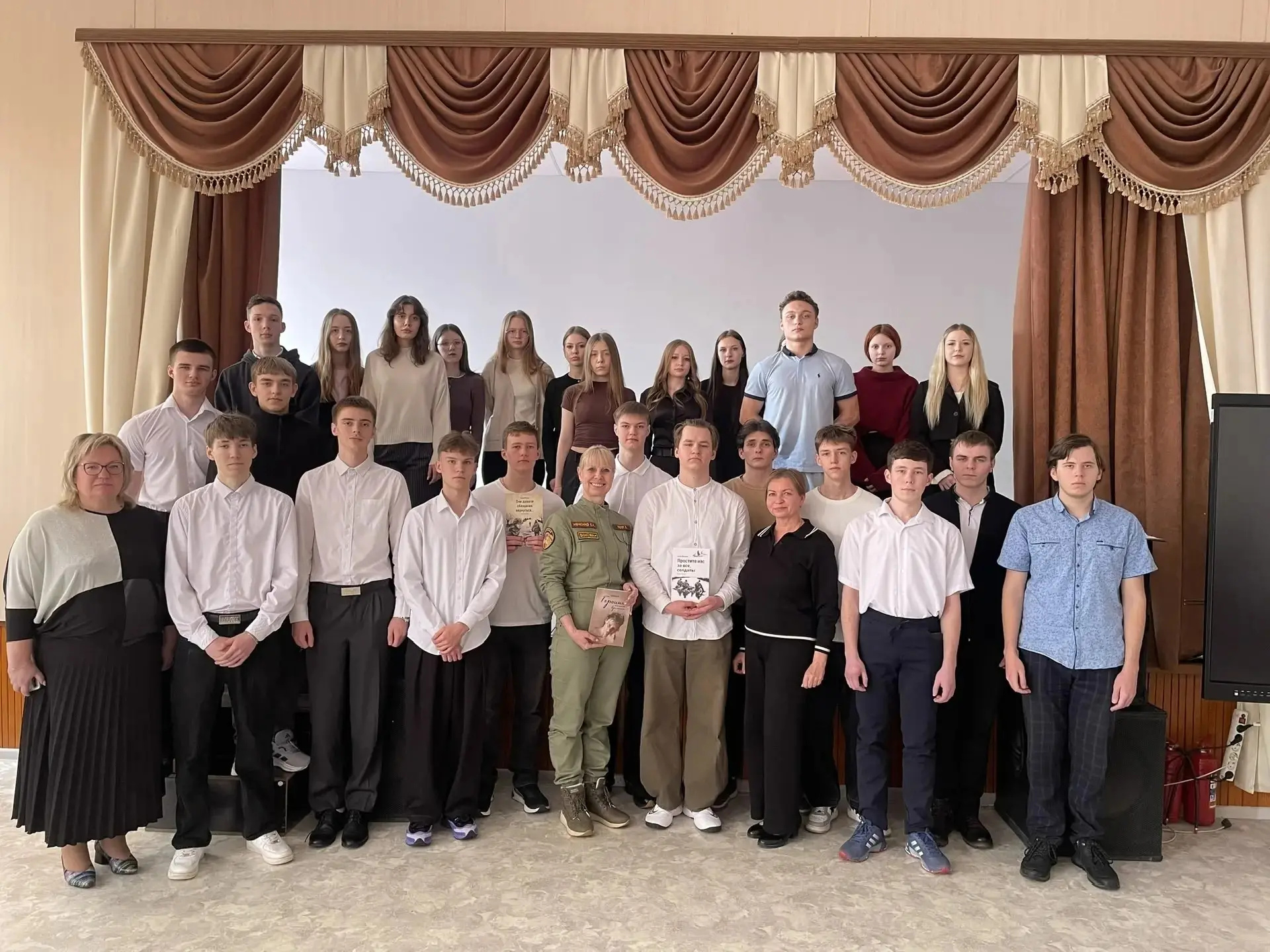 В Усмани прошла встреча с поэтессой Еленой Ивченко