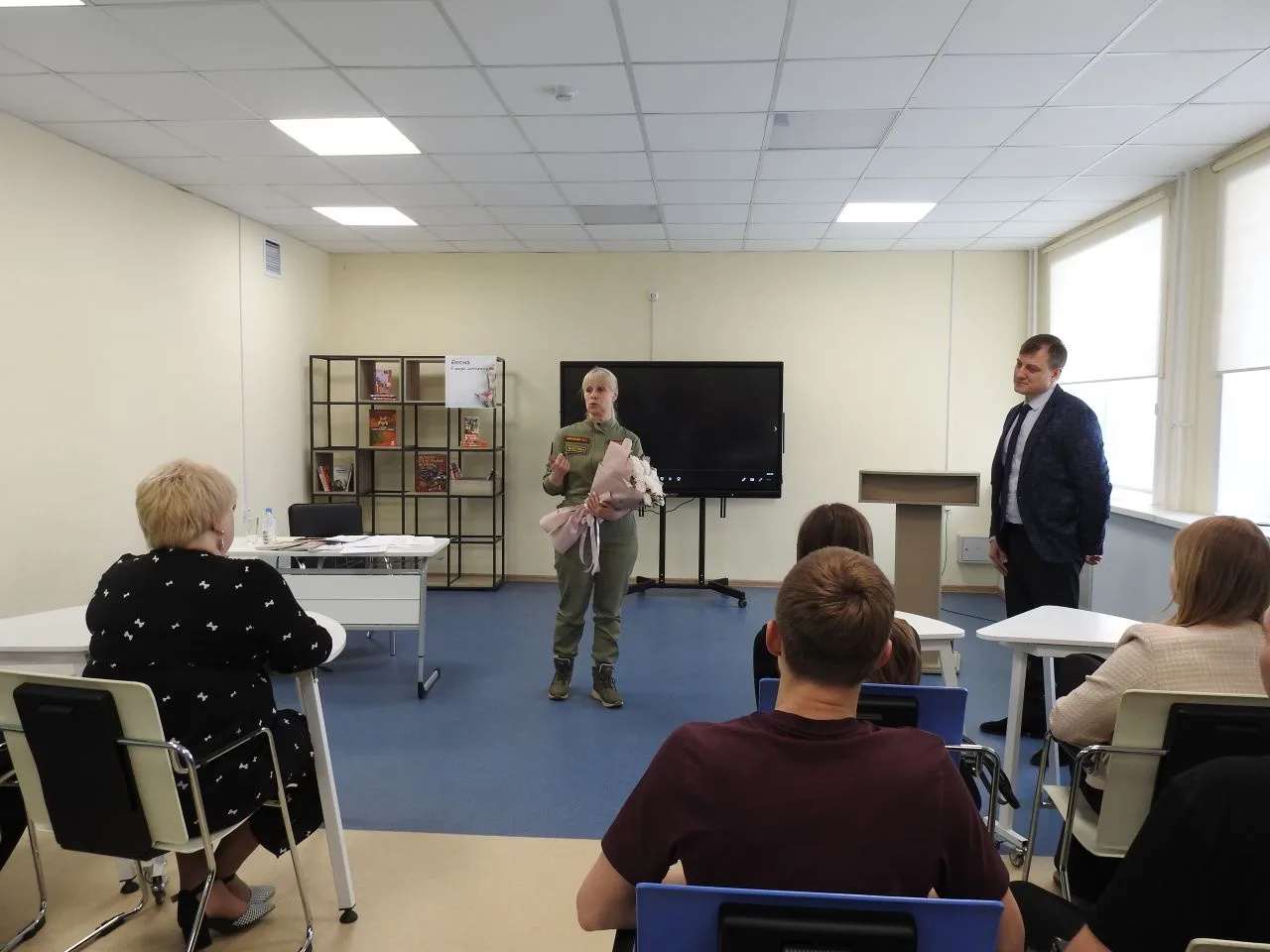 В Усмани прошла встреча с поэтессой Еленой Ивченко