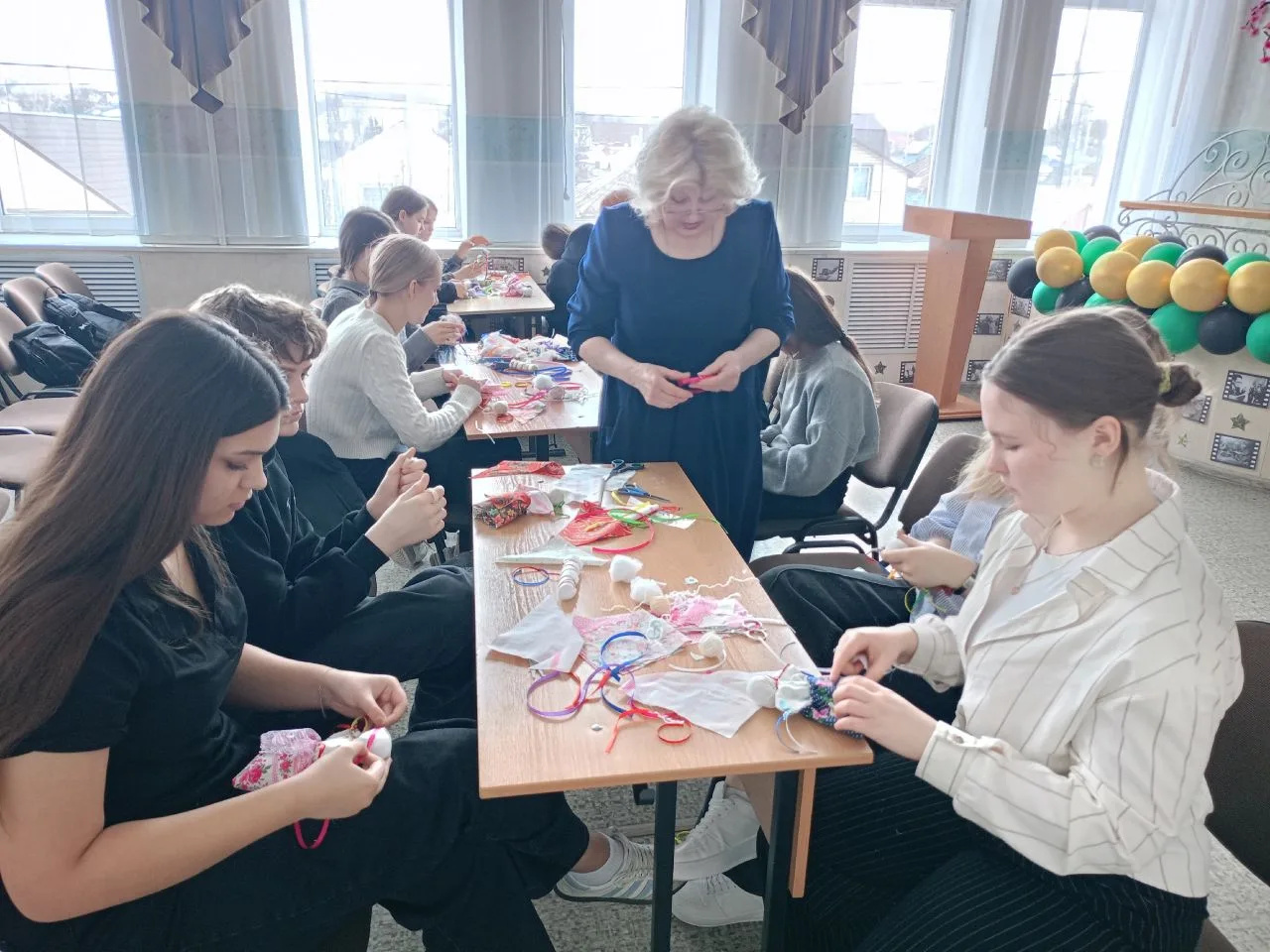 Мастер-класс по созданию тряпичной куклы Желанницы прошел в Усмани