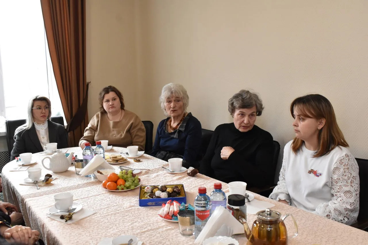 Женщины, воспитавшие героев: предпраздничная встреча в Добровском округе