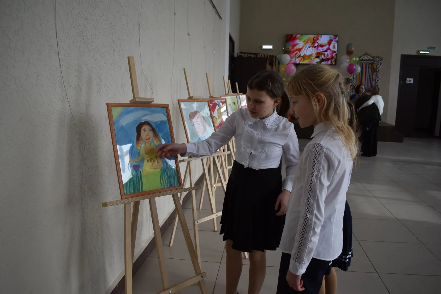 Торжественное мероприятие, посвященное Международному женскому дню, состоялось в Добровском доме культуры