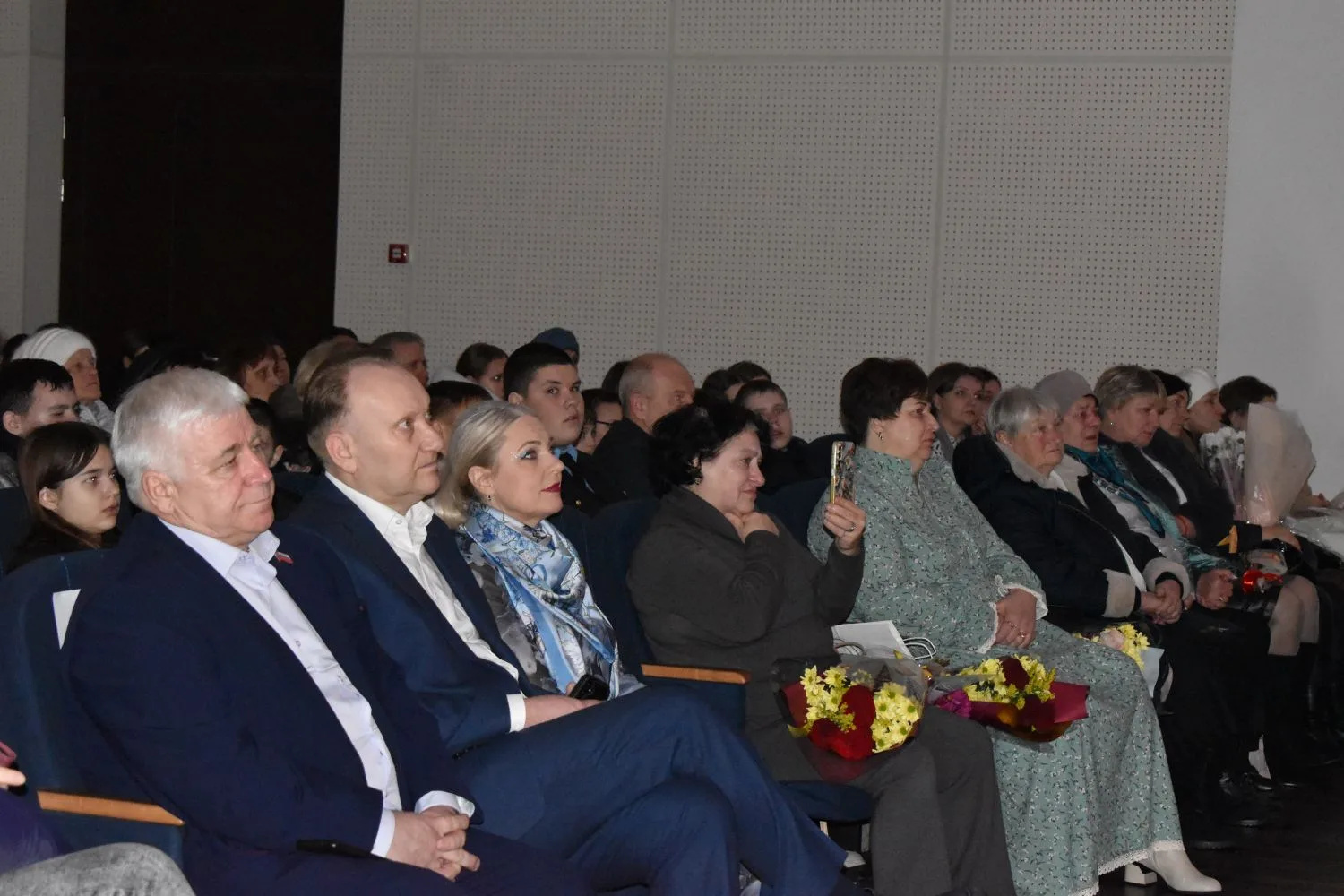 Торжественное мероприятие, посвященное Международному женскому дню, состоялось в Добровском доме культуры