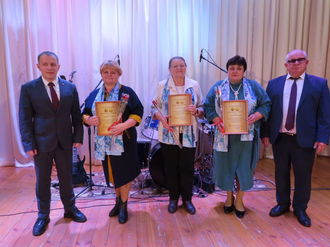 В Воловском округе прошло торжественное мероприятие в преддверии Международного женского 8 Марта 