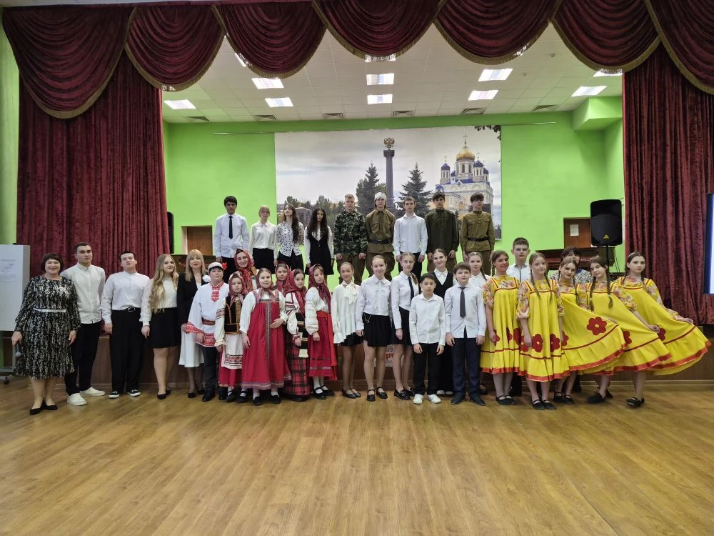 В школе номер 12 имени Героя РФ Владислава Дорохина города Ельца прошло заседание литературного клуба"Отклик"