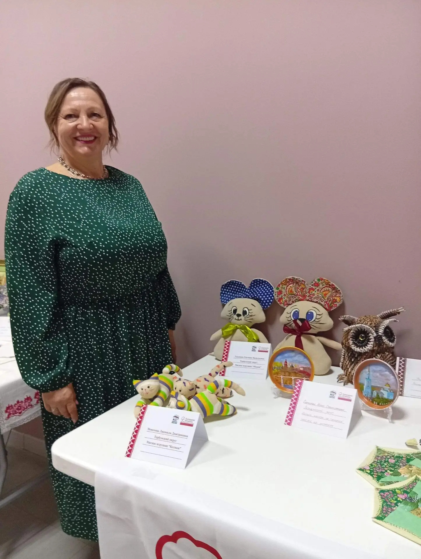 Активистка Тербунского округа  приняла участие  в выставке изделий ручной работы «Сделано женщинами»