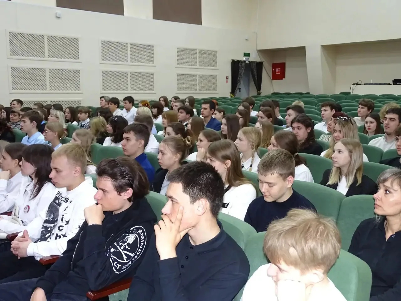 В Центре культуры и досуга деревни Копцевы Хутора прошла профориентационная встреча учащихся 10 класса