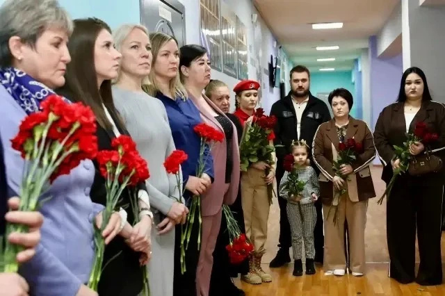 В с.Троицкое открыли мемориальную доску в честь участника СВО