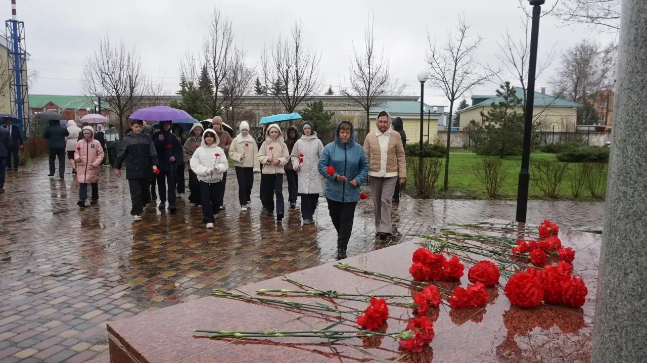    В Добринке почтили память героев-чернобыльцев