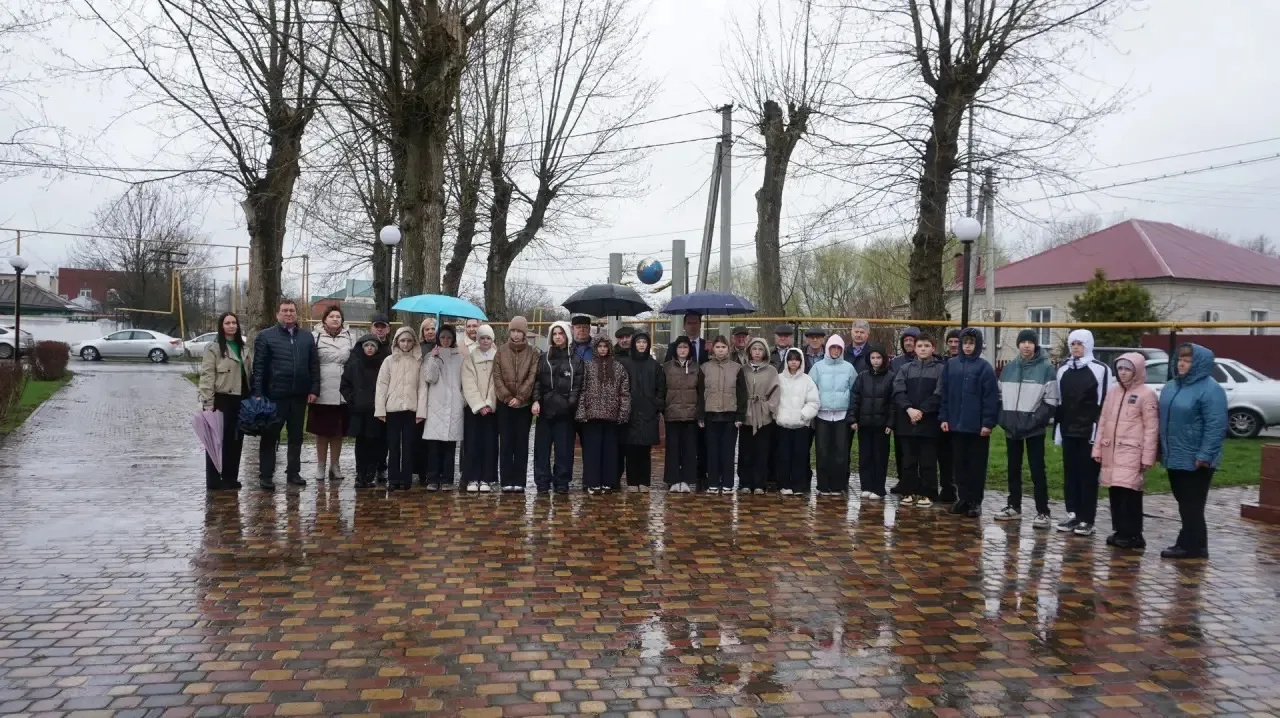    В Добринке почтили память героев-чернобыльцев