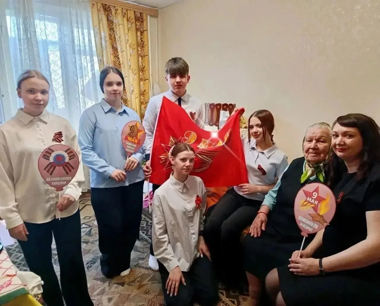 Страна отметила весенний праздник ДЕНЬ ПОБЕДЫ советского народа в Великой Отечественной войне