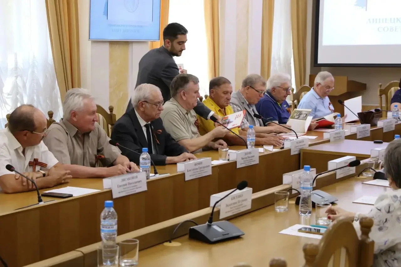 В Липецком городском Совете депутатов прошло заседание Молодёжного парламента и Совета старейшин