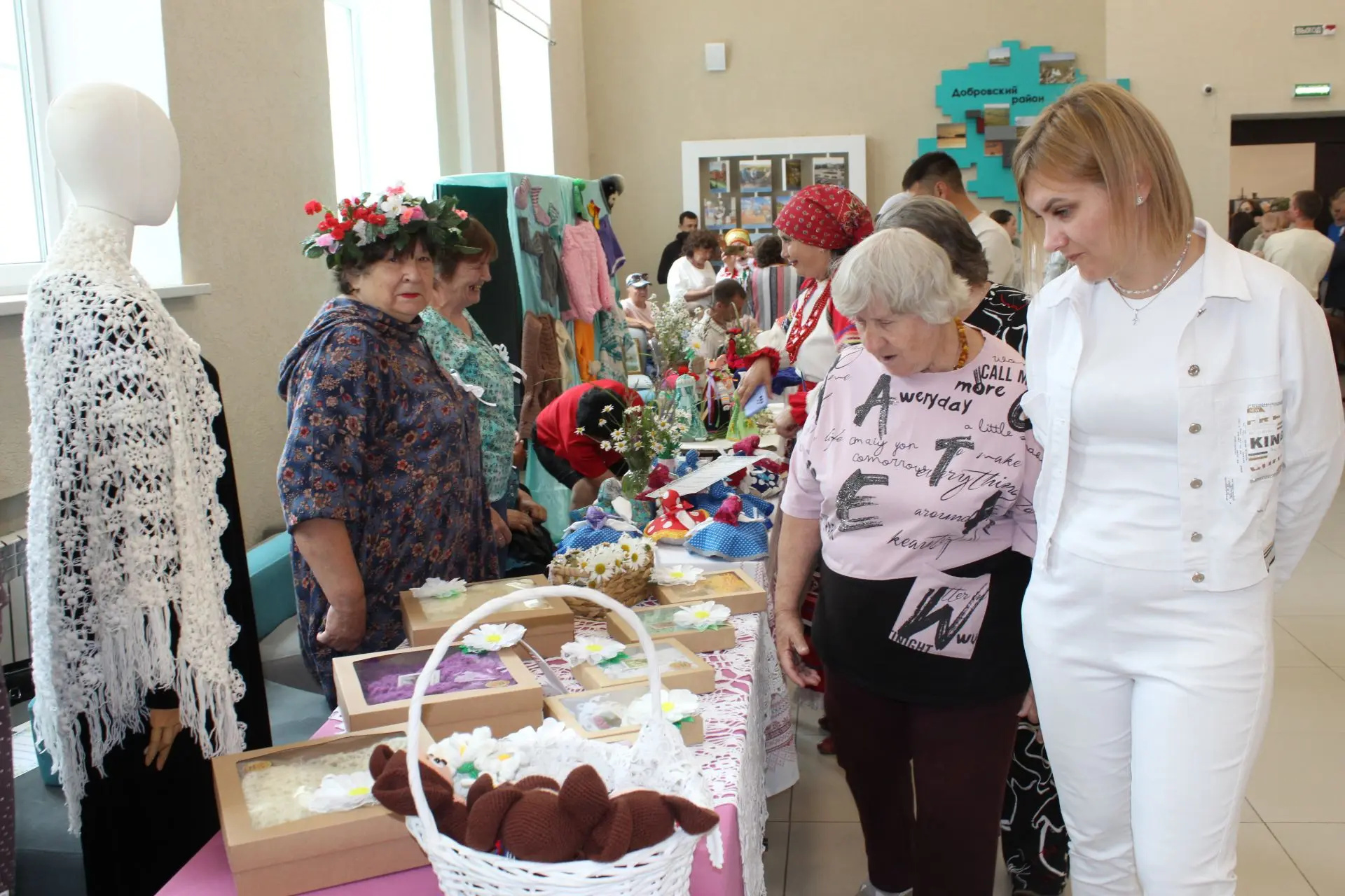 В День семьи, любви и верности в ДК с. Доброе открылась особенная экспозиция
