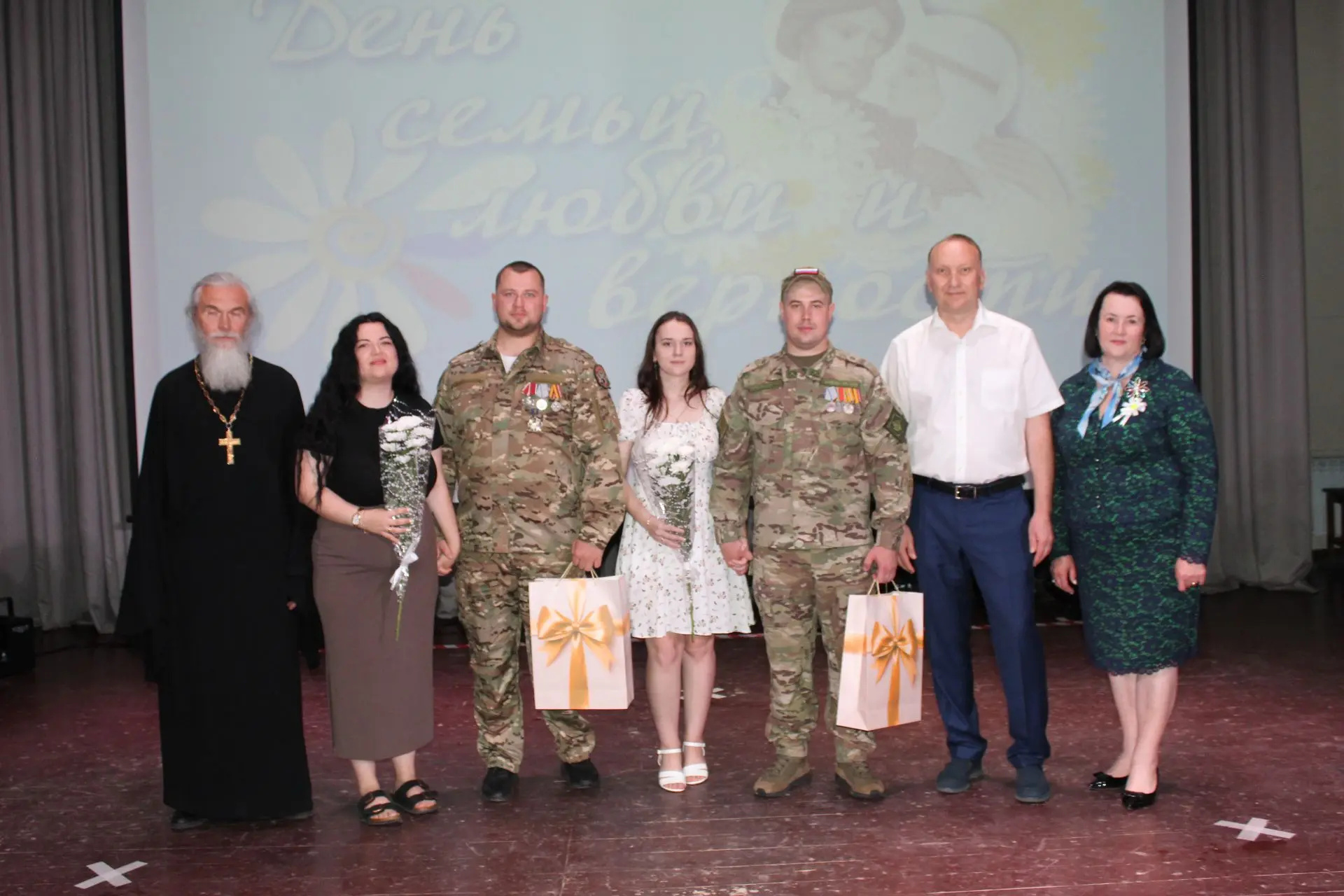 В День семьи, любви и верности в ДК с. Доброе открылась особенная экспозиция
