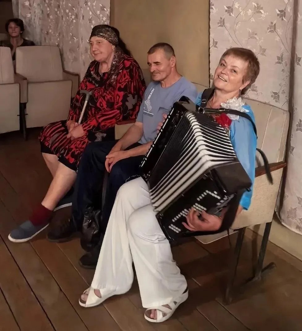 В Воловском округе прошла благотворительная акция "Споёмте, друзья!"