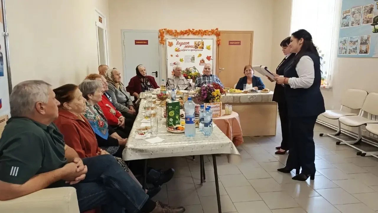 В Добринском округе прошли праздничные посиделки в честь Дня пожилого человека
