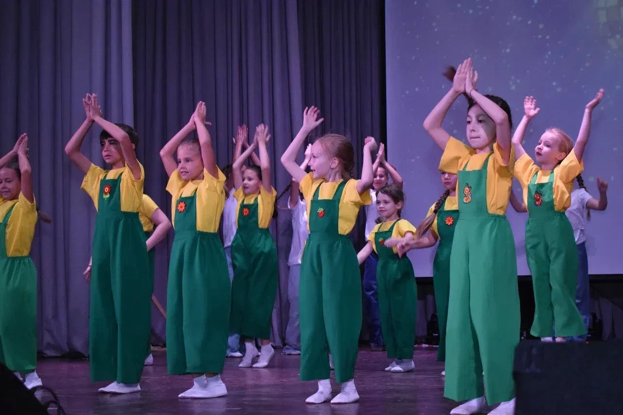 🎉 С Днём отца, дорогие папы!
